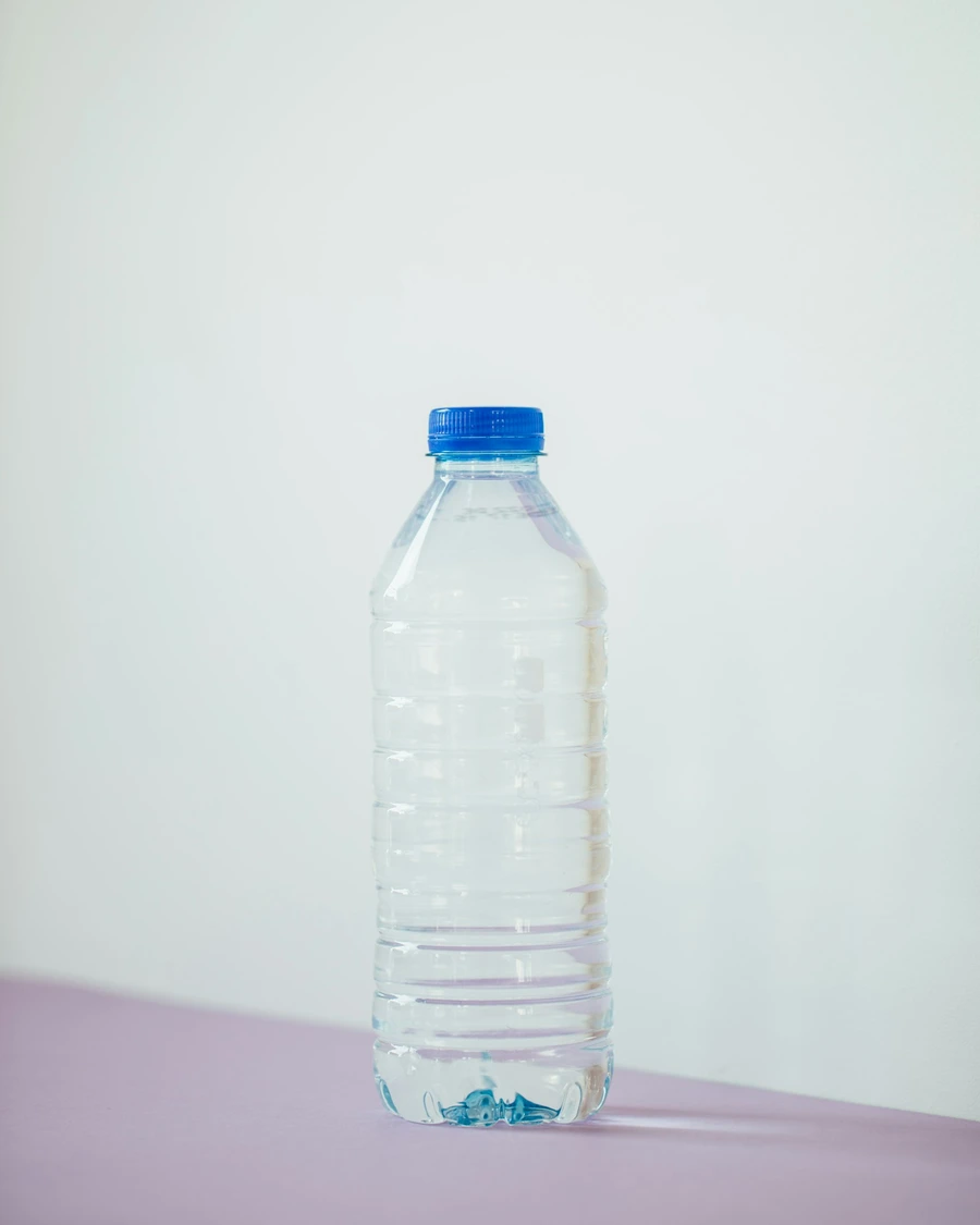 Agua mineral sin gas